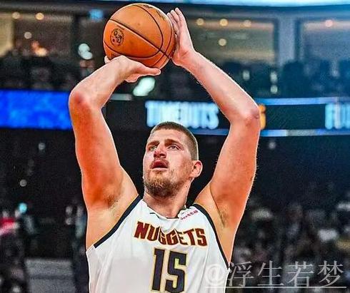 戈登上篮被盖 威少底角三分稳稳命中